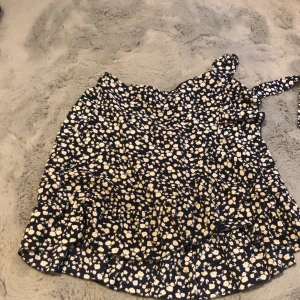 Fin gullig kjol  - Jätte fin och bra material