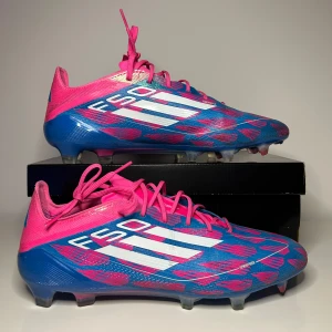 Adidas fotbollsskor  - Adidas F50 Elite 💘 9,7/10 skick använda en gång på en träning. Skopåsen, lådan och extrasulorna ingår