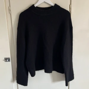 Stickad tröja  - Stickad tröja från Ginatricot, fint skick🌸 