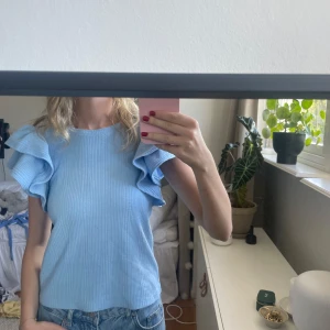 Blus zara - En söt blå topp från zara men som tyvärr inte kommer till användning 🌷🩷💞