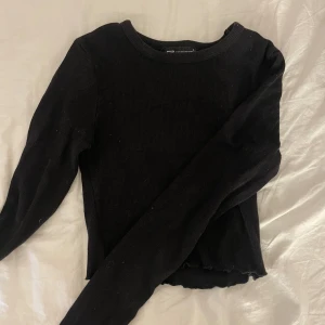 Långärmad tröja - Tight svart långärmad tröja från newyorker, bra skick💕