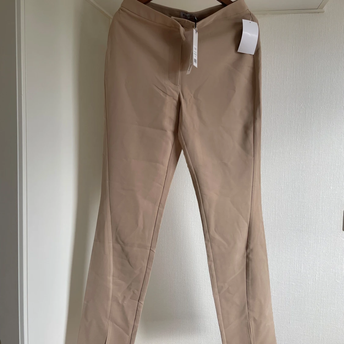 Kostymbyxor beige NA-KD - 92