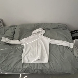 Ralph Lauren - Säljer en polo Ralph Lauren kofta för ett bra pris. Har knappt använt den.