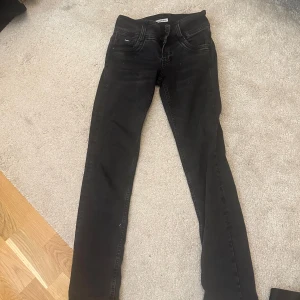 Pepe jeans🌟 - Säljer dessa snygga svarta Pepe jeans i storleken 25/32 då jag inte använder de längre