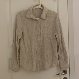 Linne skjorta  - Säljer då det inte är min stil.