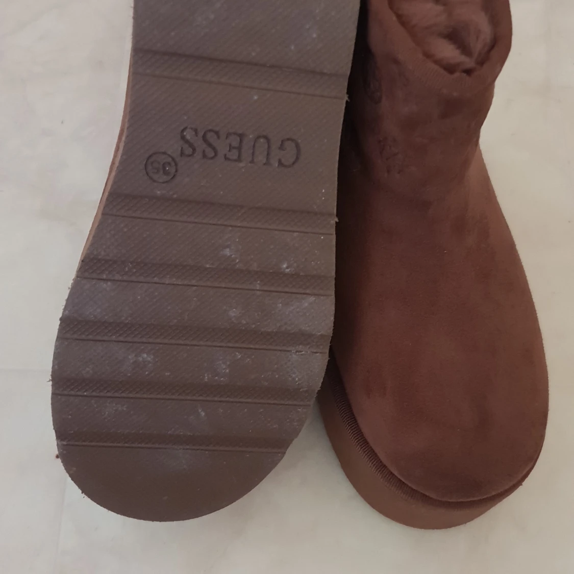 Bruna mocka boots från Guess - 92