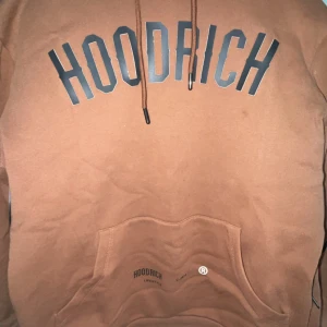 Hoodrich set  - Brunt hoodrich set köpt på jd för typ 2 år sen för 1400. Säljer då ja aldrig använder o behöver laag💯🤙