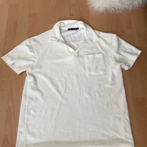 Frotté tröja  - Vit frote skjorta aldrig använd jättebra skick!