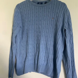 Kabelstickad tröja - Snygg stickad tröja från gant, storleken är som en xs 