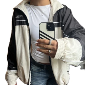 Vintage vindjacka - Oversized vintage vindjacka köpt second hand!!🤍