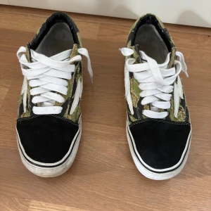 Camo Revenge Storms - Säljer de här revenge stormsen då de är för små för mig  Storlek 42 1/2 men passar 42