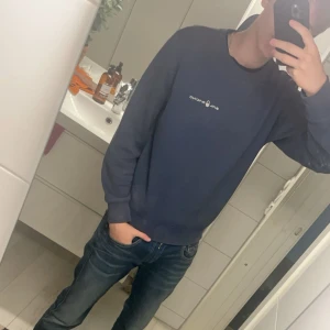 Sail racing Sweatshirt  - Säljer den inte kommer till användning längre lite nopprig och har tappat lite färg. Nypris 1200