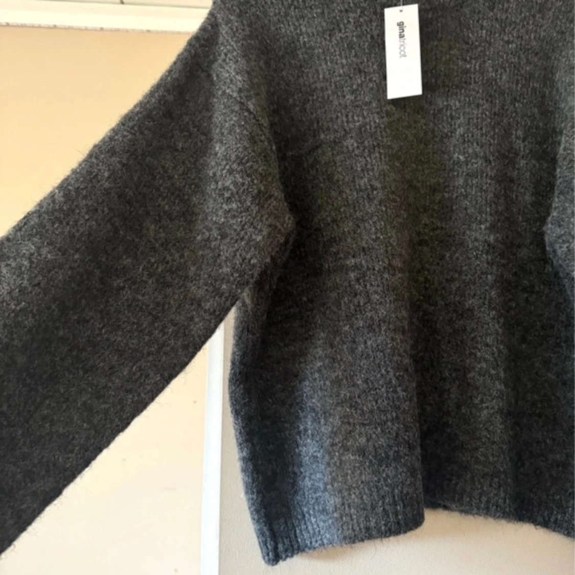 Mörkgrå stickad tröja  - 1