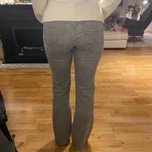 Ltb jeans - Jätte snygga gråa ltb jeans i modellen valerie. Dem är i storleken W28/L30 och är knappt använda. Pris kan diskuteras💕