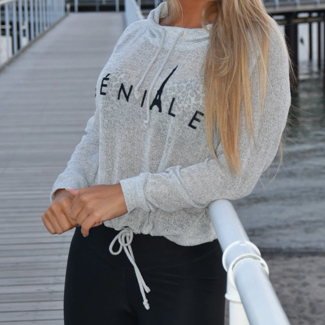 Grå hoodie med tryck - 2