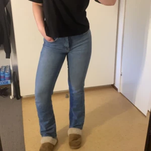 Jeans - Jeans med liten bootcut, något korta på mig som är 170cm, snabbt köp är prio- pris kan gå ner. Från Nelly men märket är Only