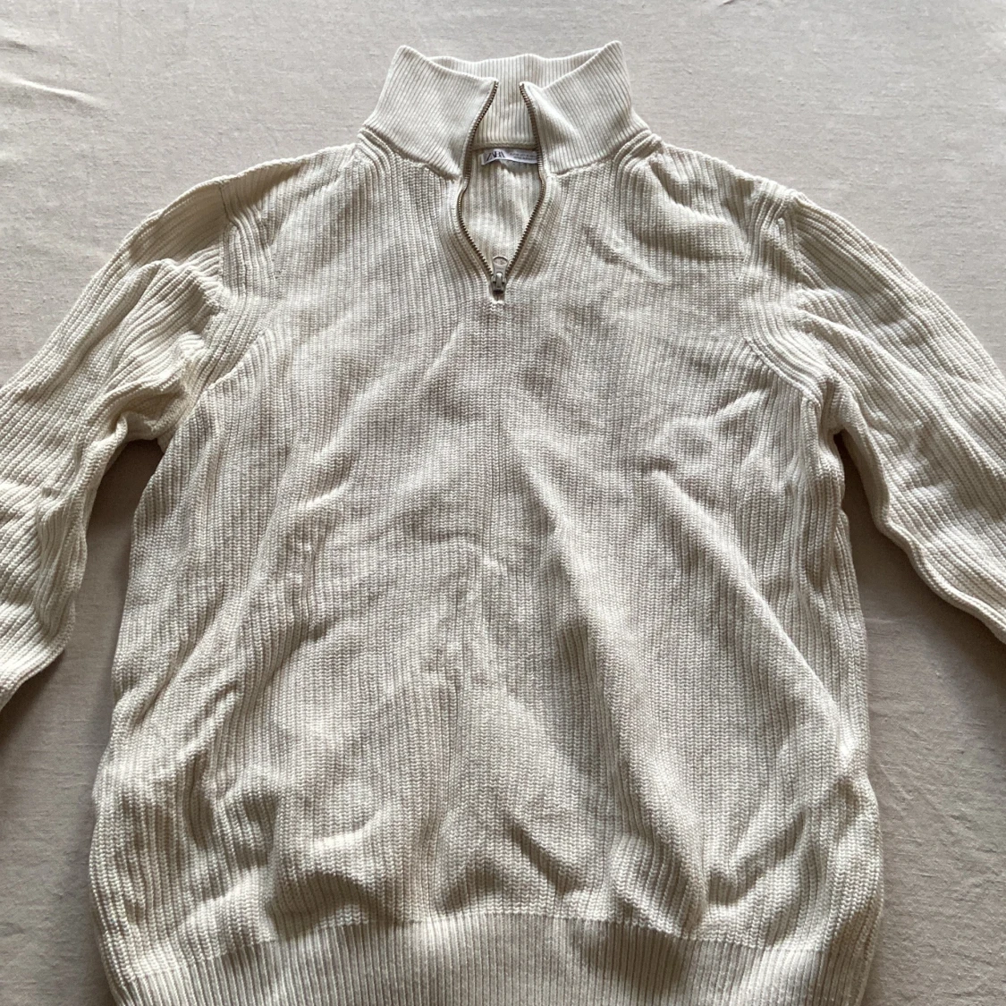 Beige stickad tröja från Zara