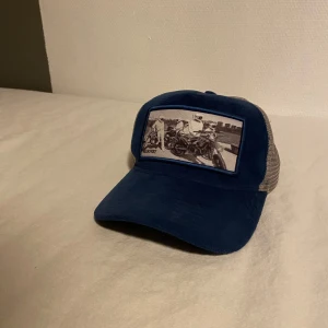 Skoovby keps - Säljer nu min Skoovby keps pågrund av att jag inte använder den. Använde den mycket innan men inga skador eller annat. Storlek ONE SIZE