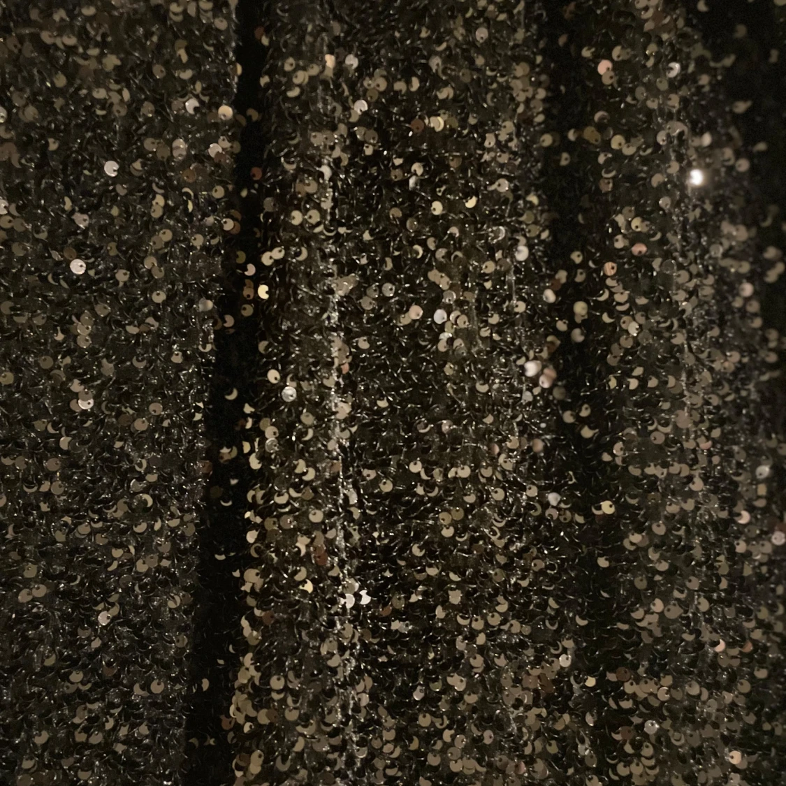 Svart glittrig klänning - 2