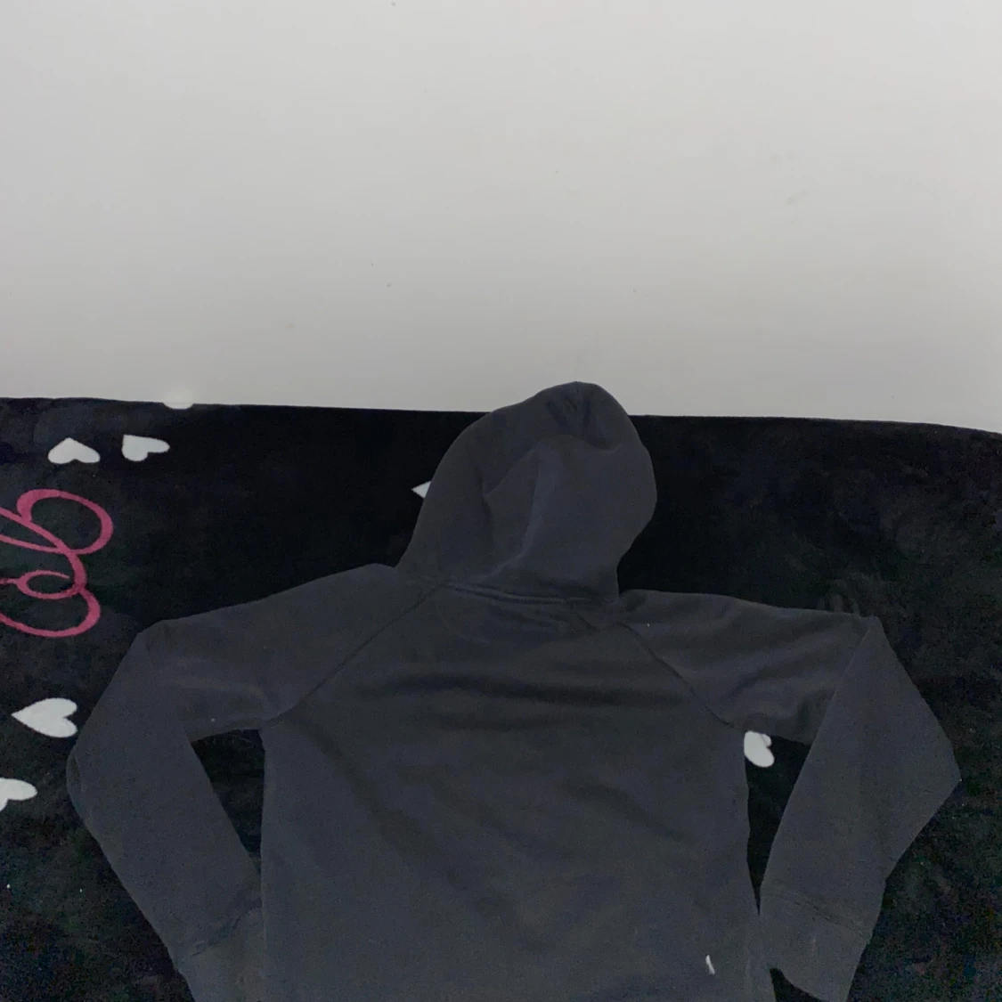 Svart hoodie från GANT - 1