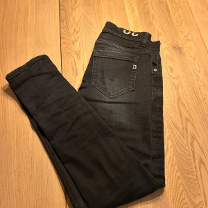 Dondup george  - Dondup modell George storlek 30. Säljer för 799kr i bra skick🔥