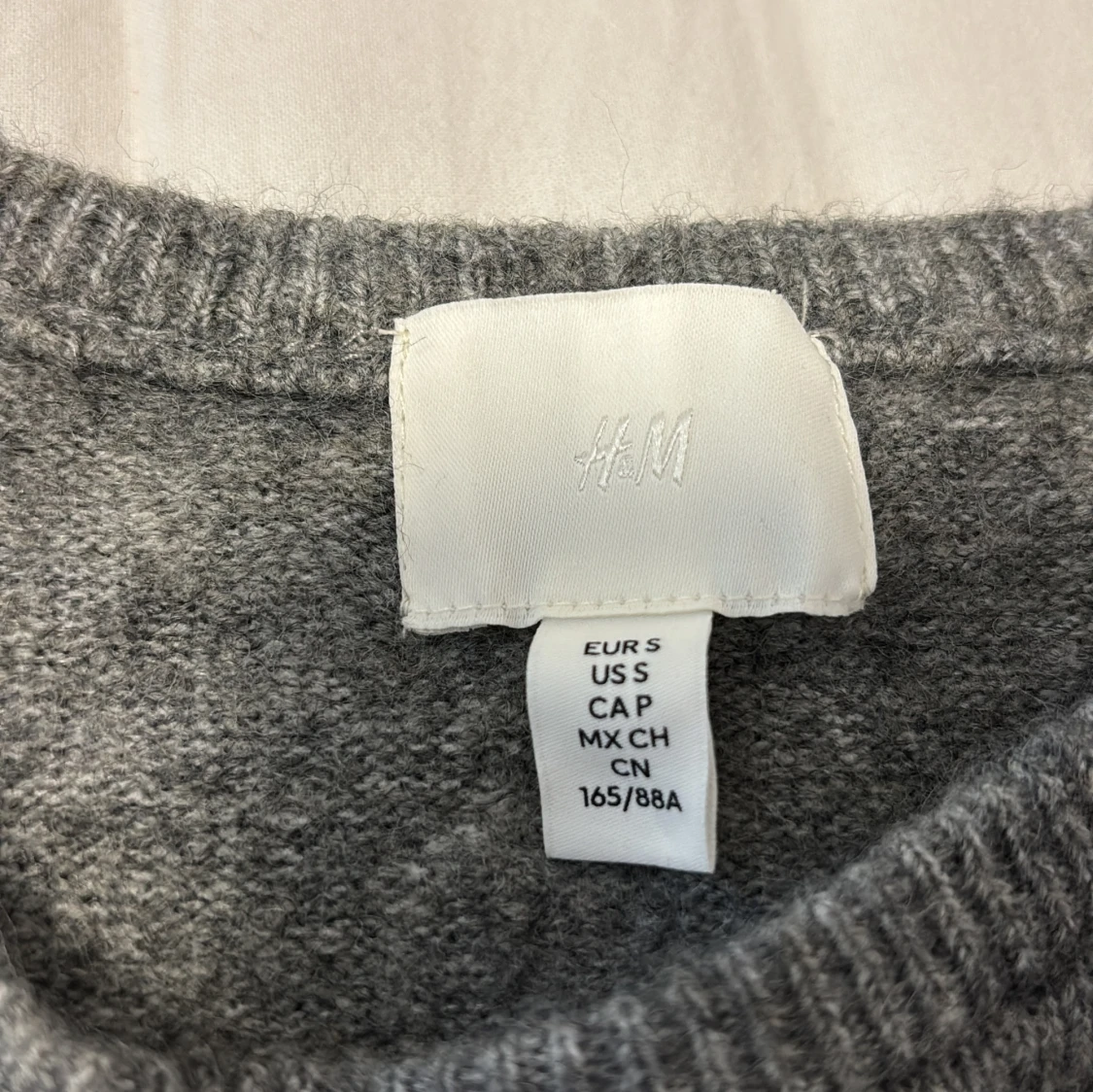 Mjuk grå stickad tröja från H&M - 2