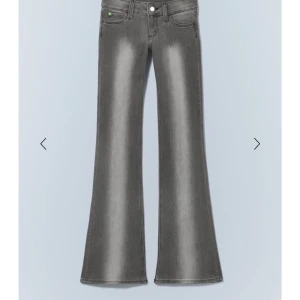 Cheap monday jeans - Helt slutsålda jeans från cheap monday💕storlek 26,32 men dom är stretchiga så passar både större och mindre men runt xs☺️knappt använda i toppen skick 