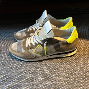 Philip model trainers - Philip model trainers|skick 8,5/10|storlek 43| bra Skcik men sulan är lite sliten, och täcken på Andvändning finns, men inga jätte synliga defekter. Pm för mer info