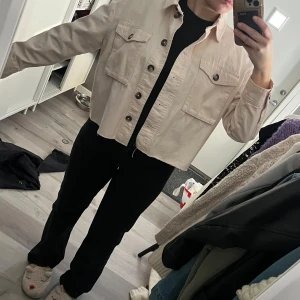 Beige tunn jacka  - Tunn jacka från na-kd 