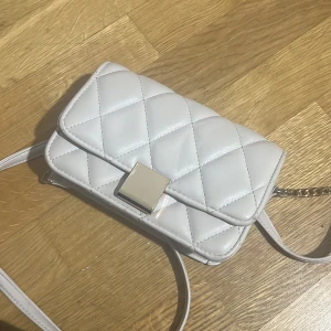 Begie  axelväska - Begie fin liten simpel väska 