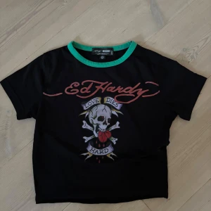 Svart t-shirt från Ed Hardy - Så cool t shirt från Ed Hardy!