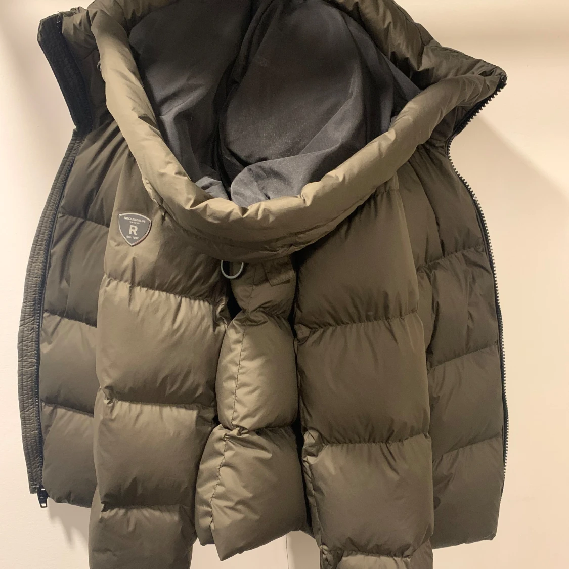 Olivgrön dunjacka från Rockandblue - 1