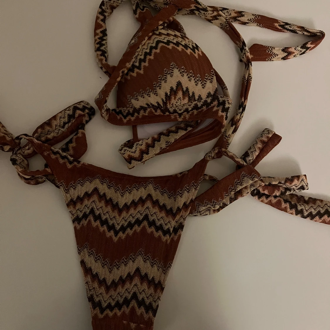 Mönstrad bikini med knytband - 4