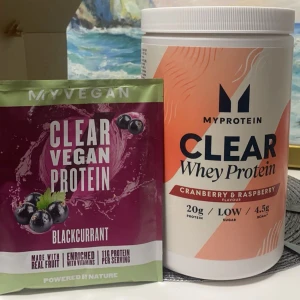 Protein pulver clear whey - Säljer mina oöppnade clear whey isolate proteinpulver i smak cranberry & rasberry. Clear whey isolate har 20 serveringar, ord.pris 349kr. ‼️  !!OBS!! Den lilla finns inte med då den har gått ur datum och var tvungen att slänga den!‼️