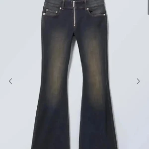 Svarta bootcut jeans - Söker dessa i storlek 26!
