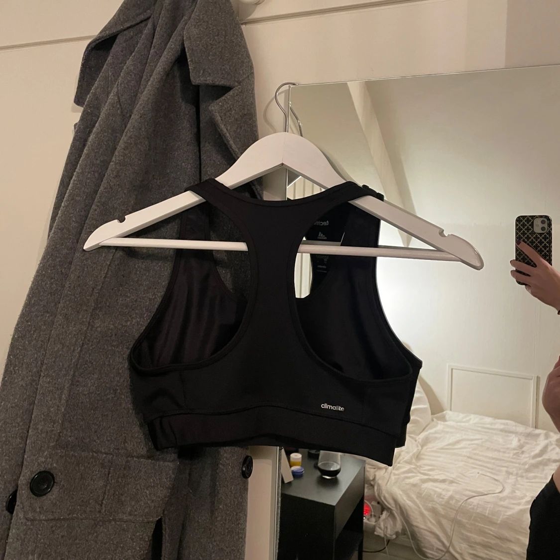 Svart sporttopp från Adidas - 1