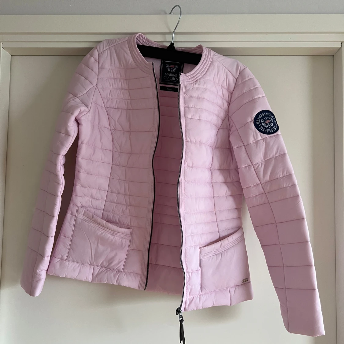Ljusrosa quiltad jacka från Marine Classics