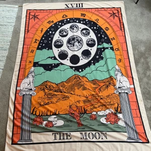 Vägg tapestry ”The Moon” - Vägg tapersty föreställande tarot kortet ”The Moon”