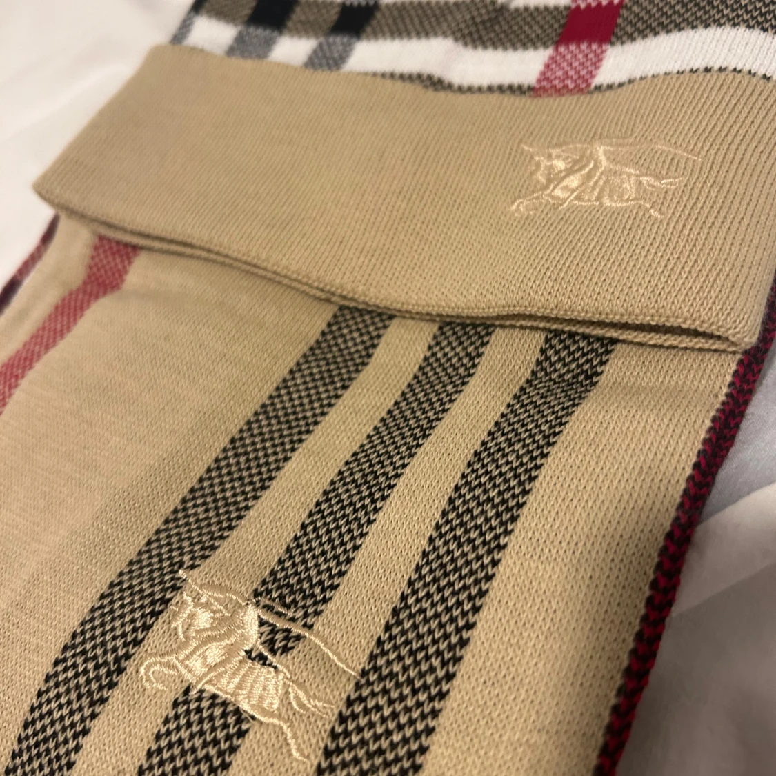 Beige rutig mössa från Burberry - 2