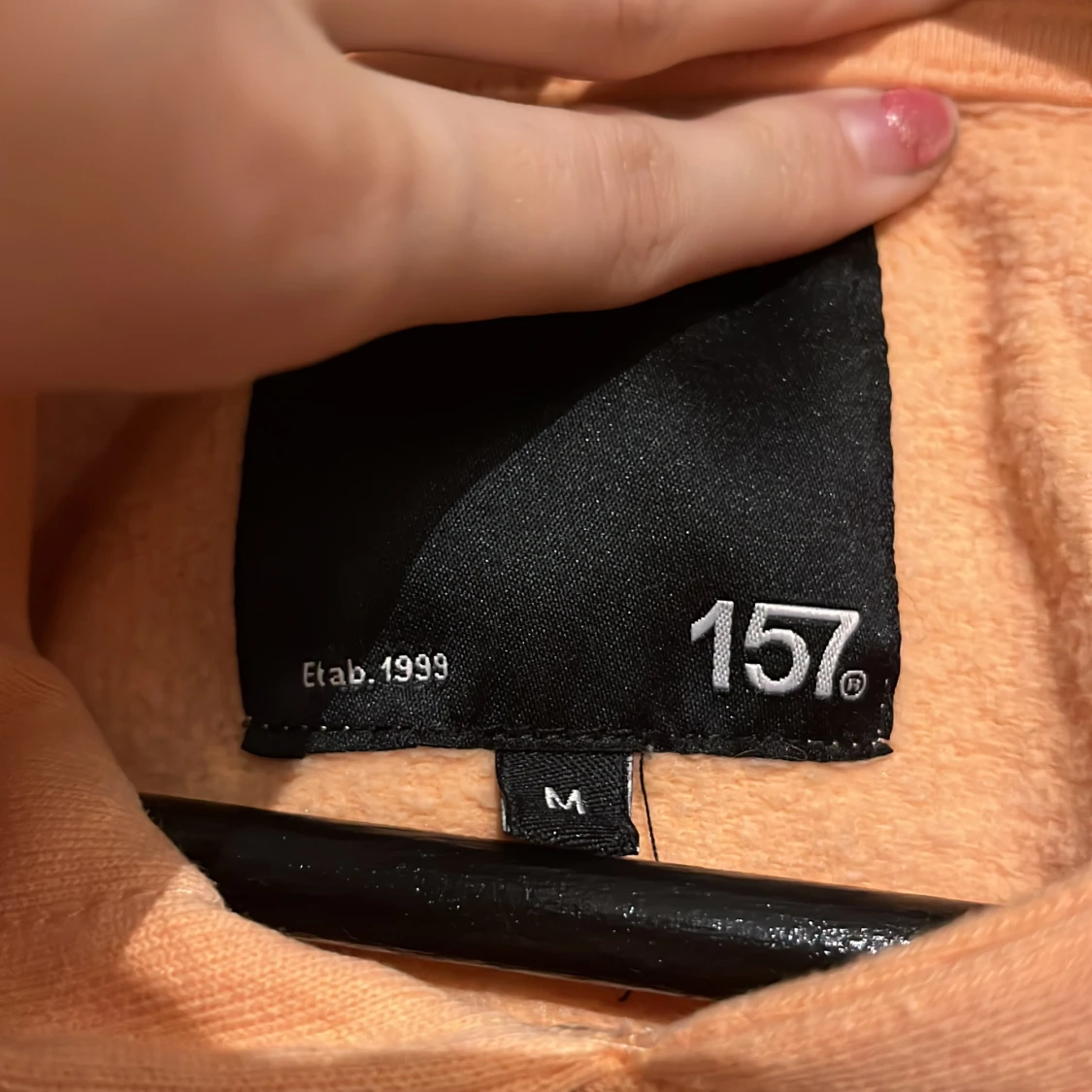 Persikofärgad hoodie från 157 - 2