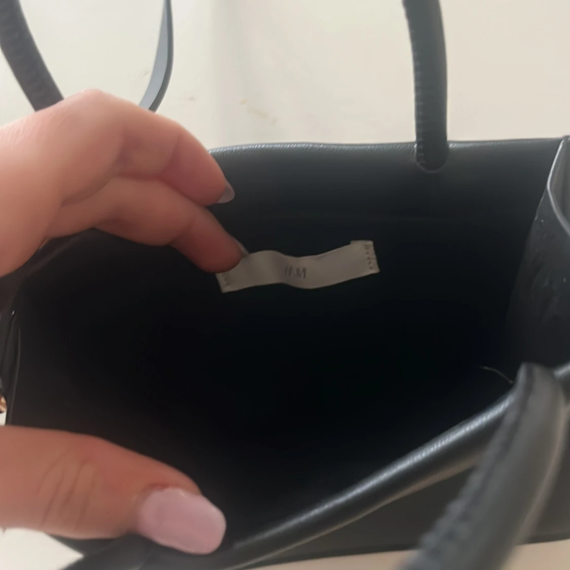 Svart axelväska från H&M - 3