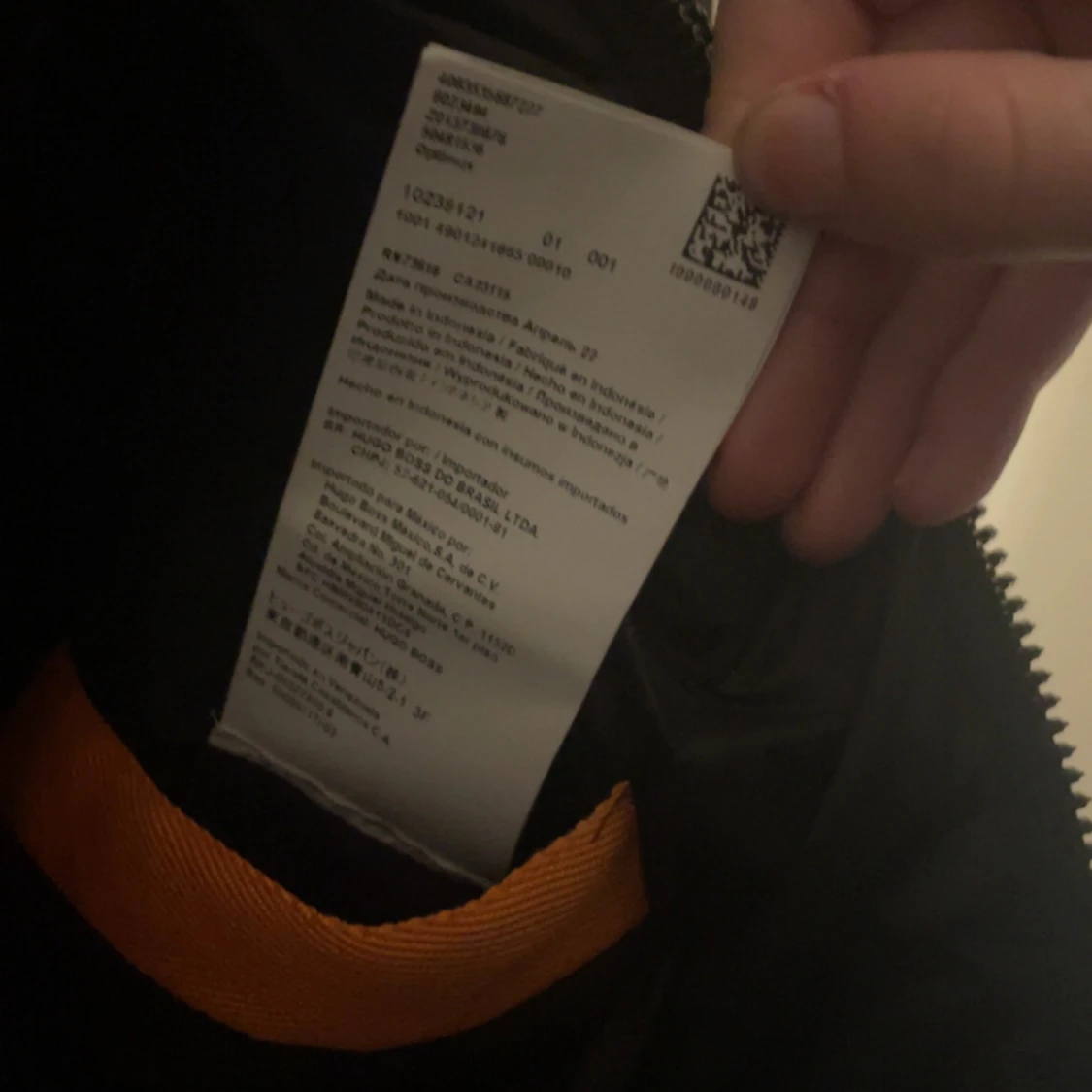 Svart quiltad jacka från Boss - 4