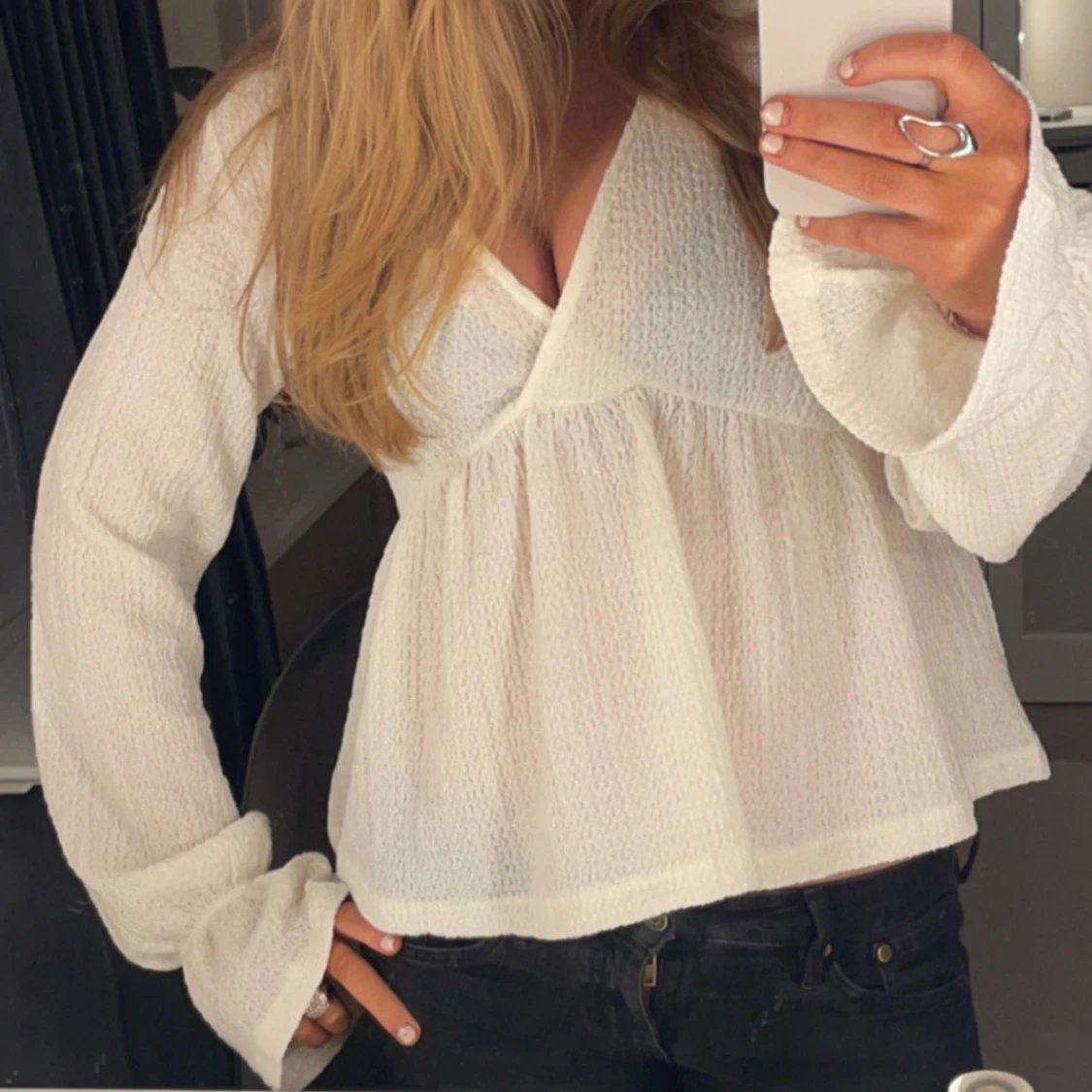 Vit blus med v-ringning - 1