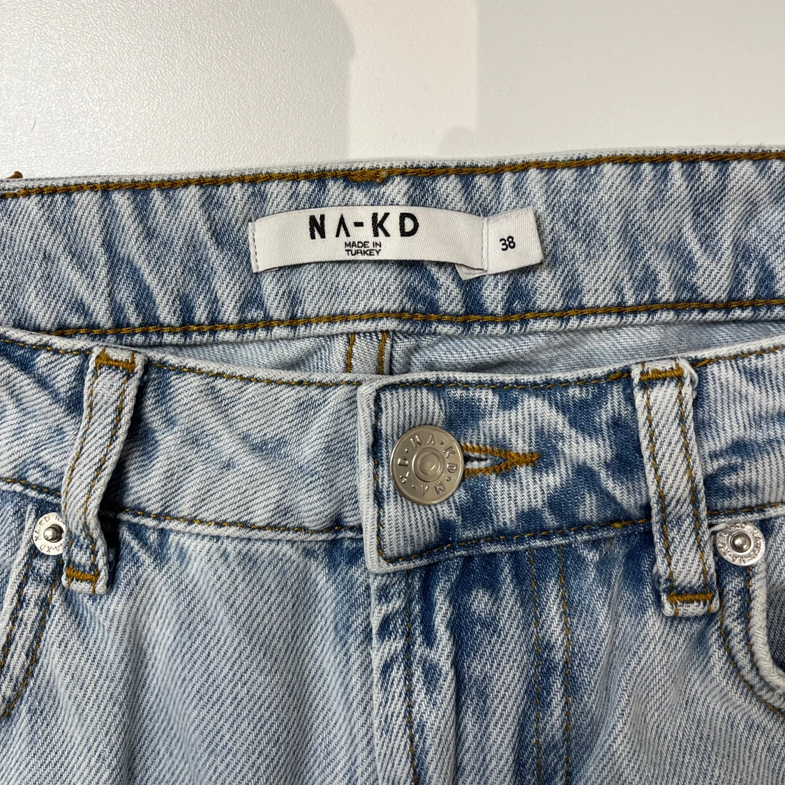 Ljusblå jeans från NA-KD - 3