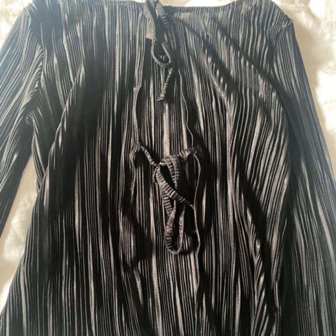 Svart plisserad blus - 1