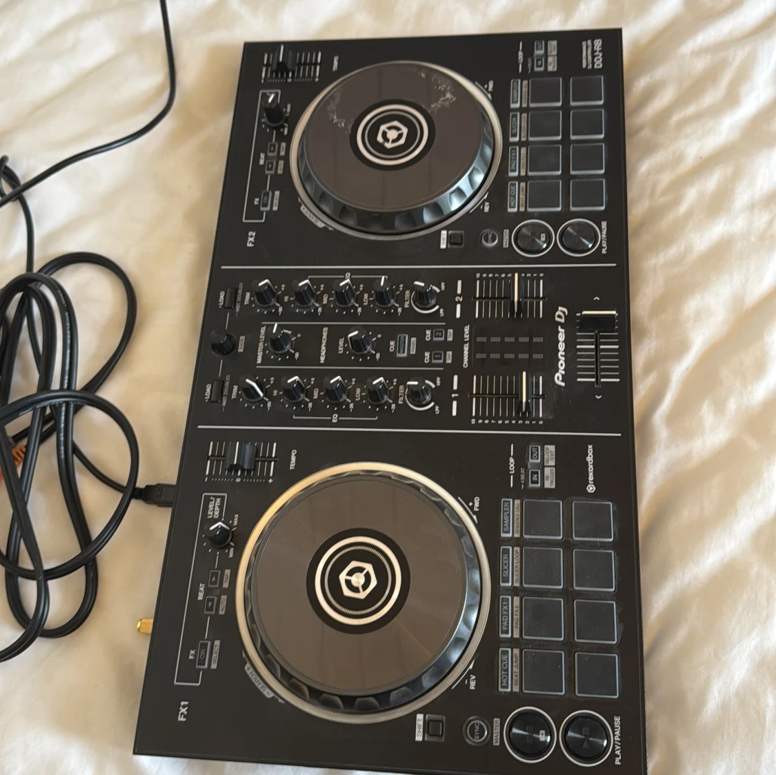 Svart DJ-kontroller från Pioneer DJ - 2