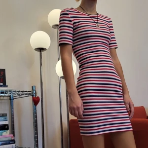 Randig klänning - Fin randig klänning i gott skick!