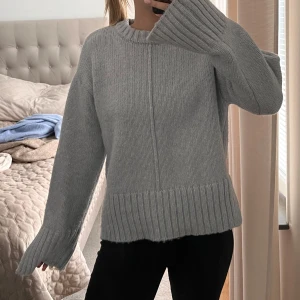 Stickad tröja - Ljusblå stickad tröja ifrån HM i storlek XS, inga defekter