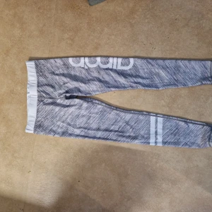 Träni gstights - Fint skick, endast använda några få gånger 