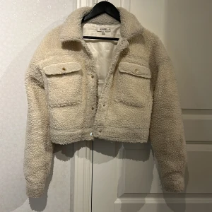 Teddy bear jacka - Inte blivit använd på 5år  Passar xxs, xs och s Pris kan diskuteras vid snabbt köp 